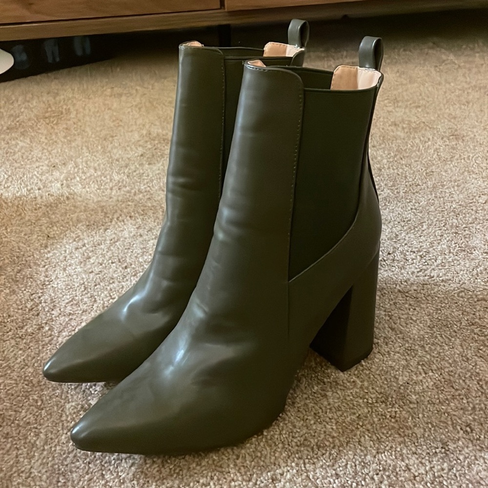 Size 9. Chase + Chloe olive green booties. Bought from missLola and never worn